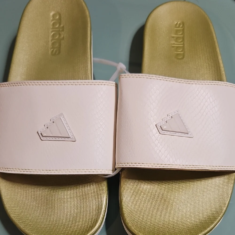 adidas Men’s Adilette Comfort Slides: WHITE/GOLD: NEW WITH TAGS: SIZE 9
